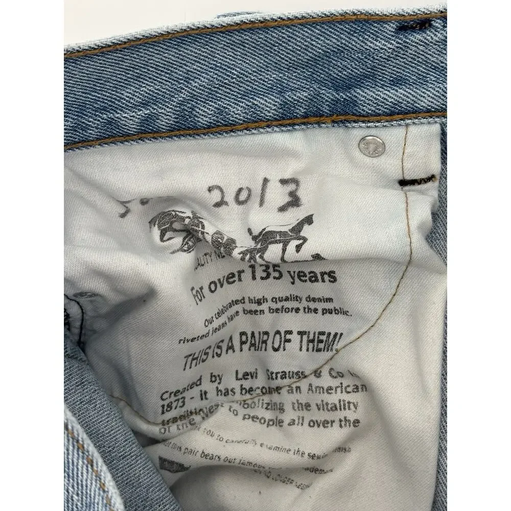 Levi’s Jeans 505 Mens 32x30 Blue Light Wash Denim Straight Leg Logo Patch